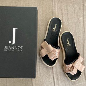 JEANNOT ITALY MULE BEIGE AND WHITE,CONDITION A, SIZE 6 US, BEAUTIFUL
